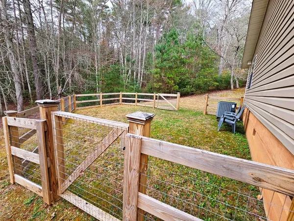 a view of a backyard with small cabin