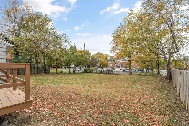 $350,000 | 5212 West 76th Street, Prairie Village, KS 66208