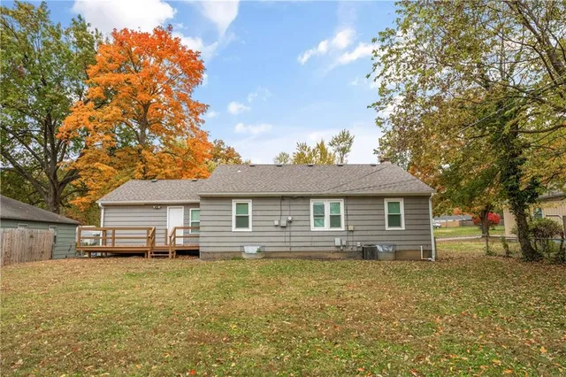 $350,000 | 5212 West 76th Street, Prairie Village, KS 66208