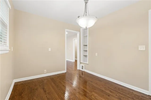 $350,000 | 5212 West 76th Street, Prairie Village, KS 66208