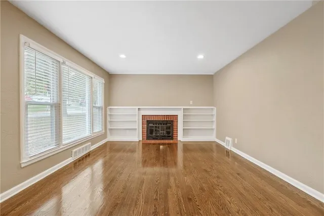 $350,000 | 5212 West 76th Street, Prairie Village, KS 66208