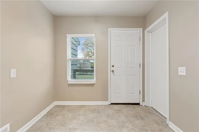 $350,000 | 5212 West 76th Street, Prairie Village, KS 66208