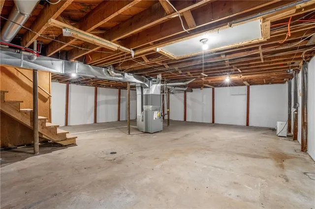 $350,000 | 5212 West 76th Street, Prairie Village, KS 66208