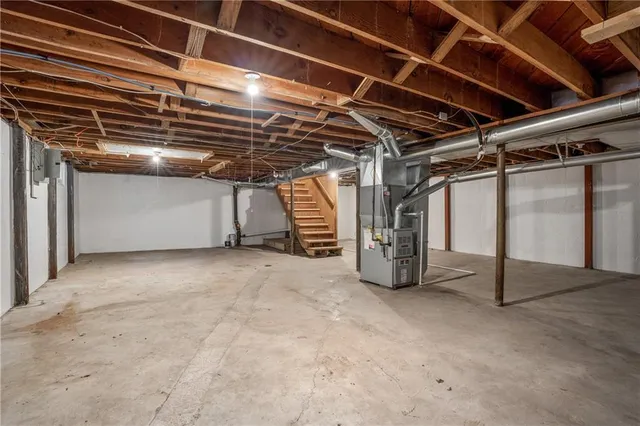 $350,000 | 5212 West 76th Street, Prairie Village, KS 66208