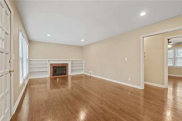 $350,000 | 5212 West 76th Street, Prairie Village, KS 66208