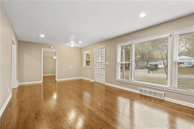 $350,000 | 5212 West 76th Street, Prairie Village, KS 66208