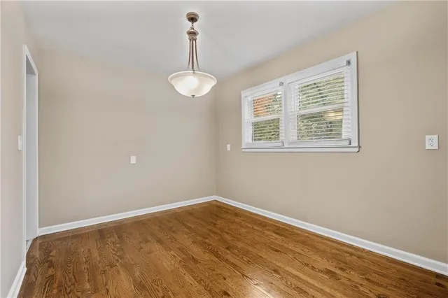 $350,000 | 5212 West 76th Street, Prairie Village, KS 66208