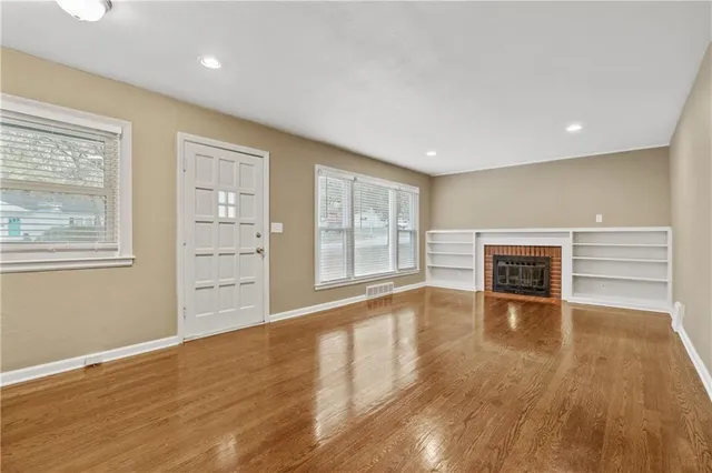 $350,000 | 5212 West 76th Street, Prairie Village, KS 66208