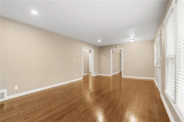 $350,000 | 5212 West 76th Street, Prairie Village, KS 66208