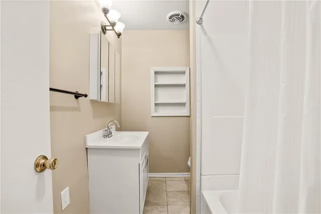 $350,000 | 5212 West 76th Street, Prairie Village, KS 66208