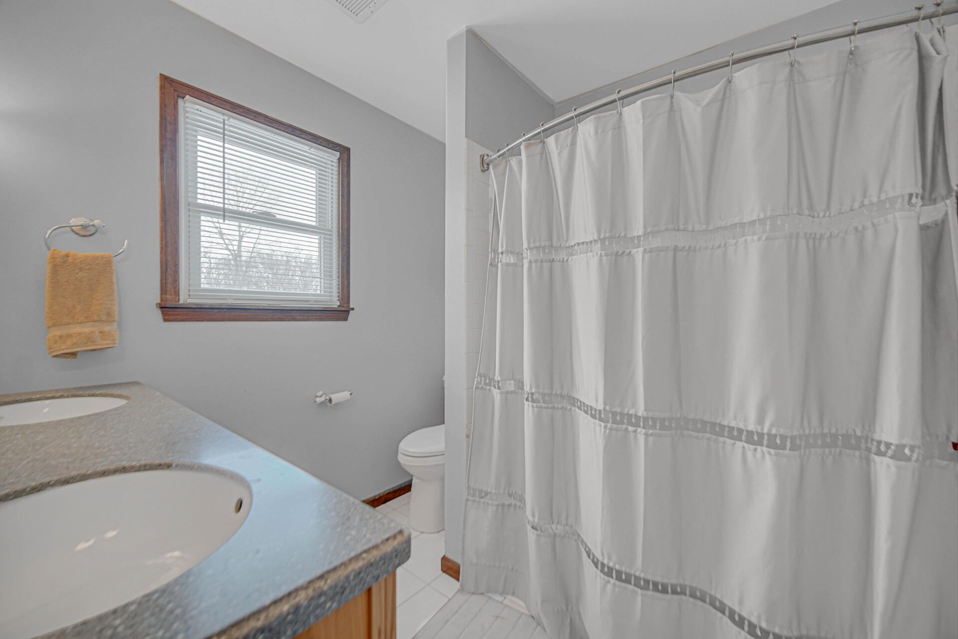 130 Wheatridge Road Valparaiso, IN 46385 - Photo 21 of 38 a bathroom with a sink a toilet and tub