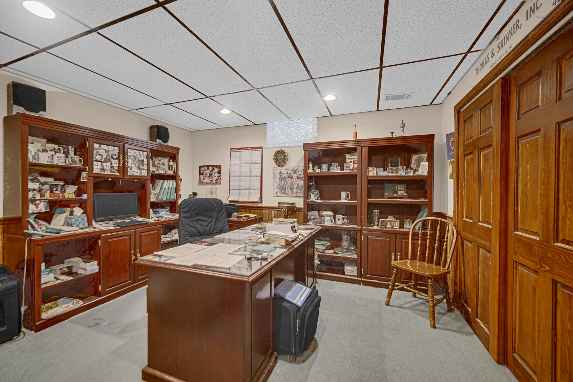 130 Wheatridge Road Valparaiso, IN 46385 - Photo 30 of 38 a work place with a table and chairs