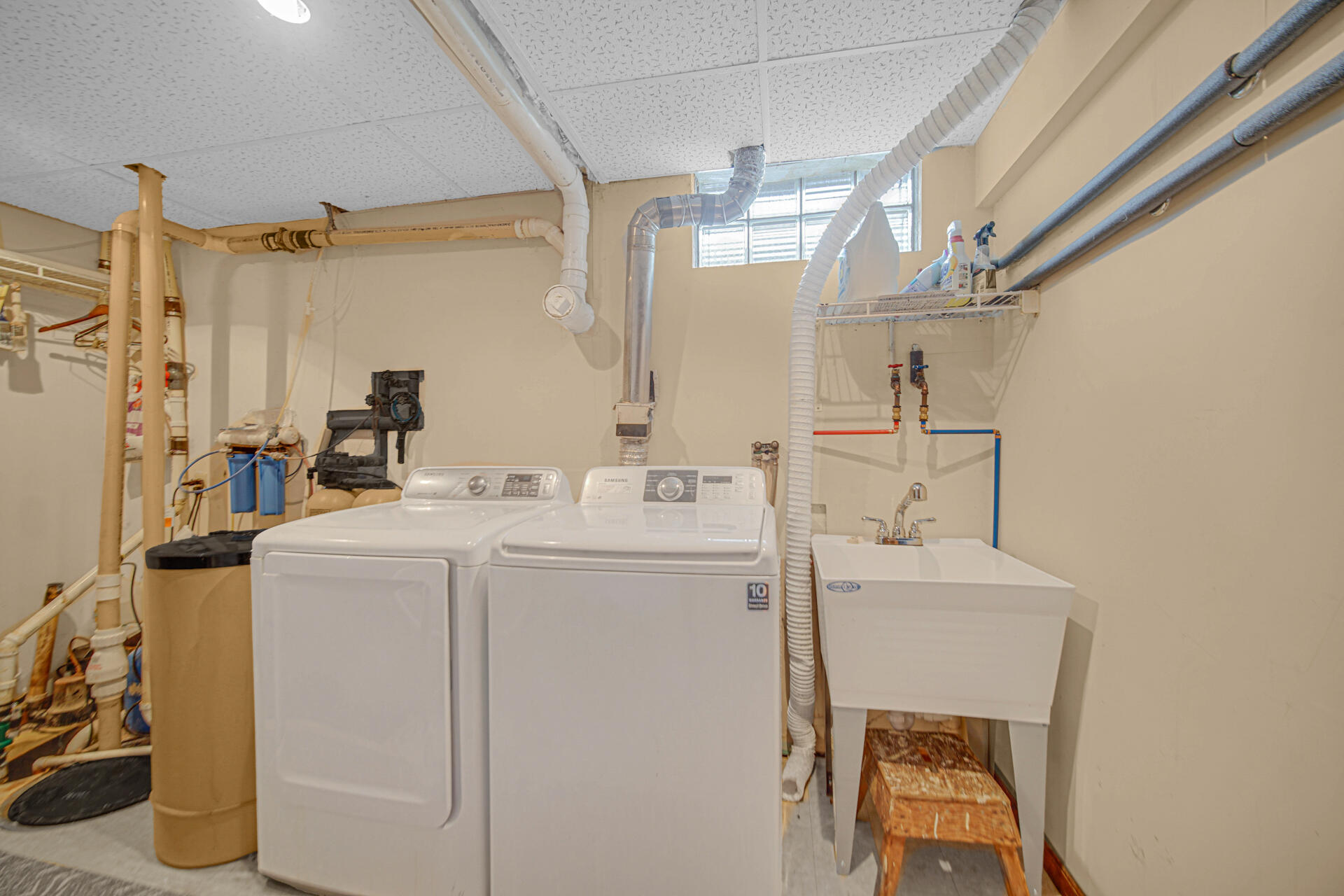 130 Wheatridge Road Valparaiso, IN 46385 - Photo 38 of 38 a utility room with dryer and washer