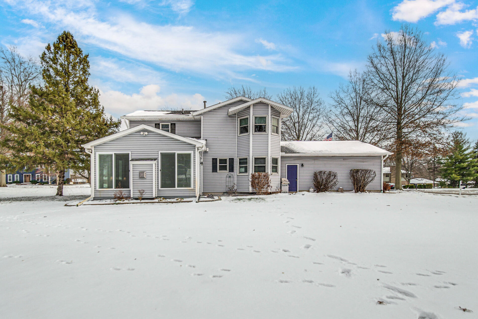130 Wheatridge Road Valparaiso, IN 46385 - Photo 4 of 38 a front view of a house with a yard