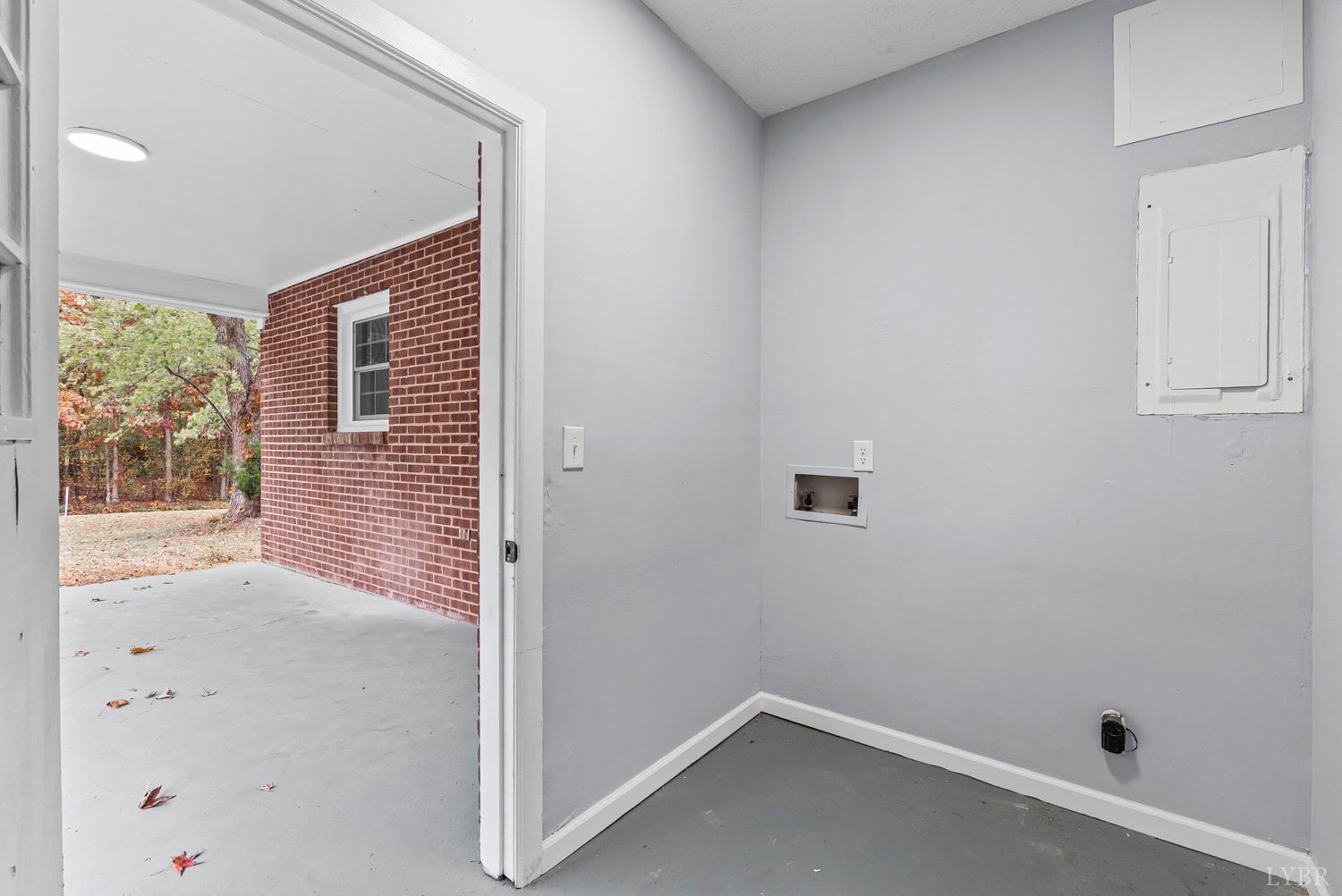 1077 Ringgold Road Ringgold, VA 24586 - Photo 25 of 35 a view of a small space