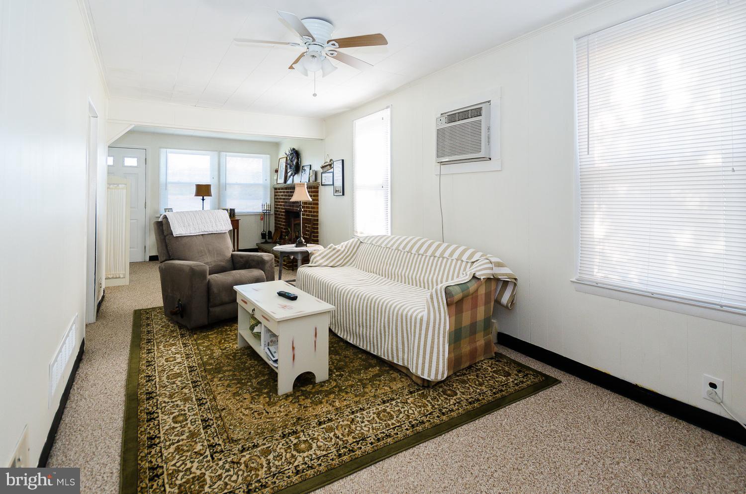 207 Cornfield Road Pasadena, MD 21122 - Photo 16 of 30 Living Room
