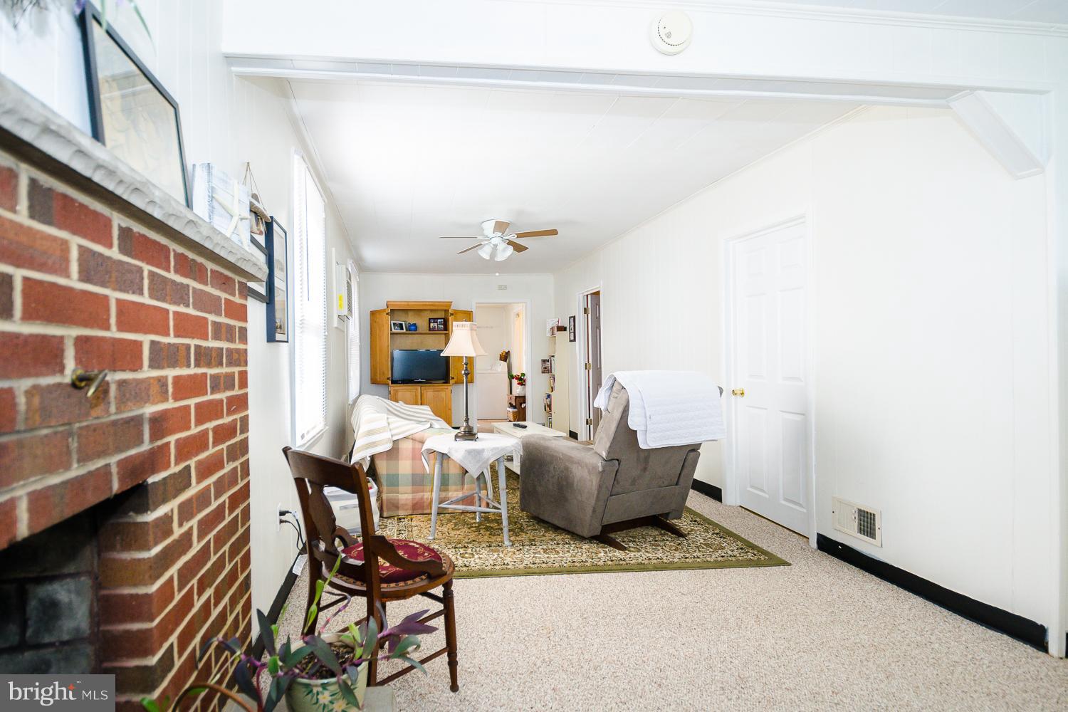 207 Cornfield Road Pasadena, MD 21122 - Photo 18 of 30 Living Room