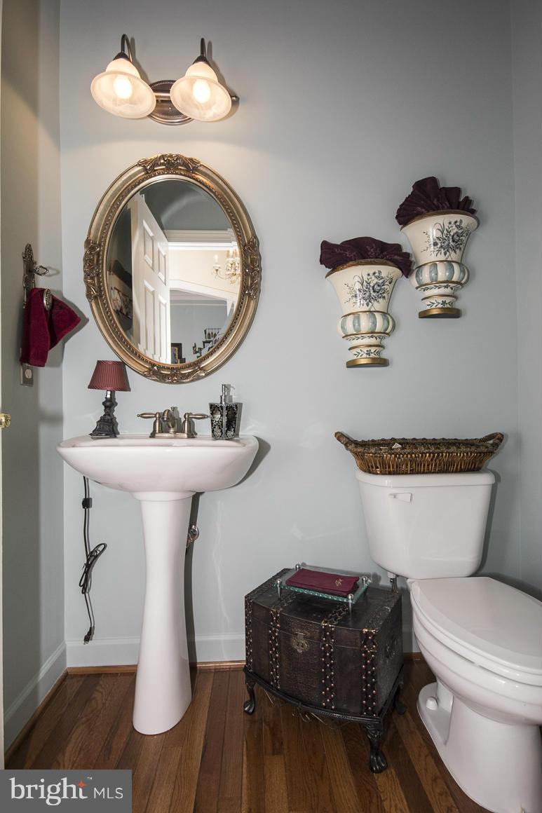 4304 Pearlberry Road Pikesville, MD 21208 - Photo 4 of 30 1st Floor Powder Room