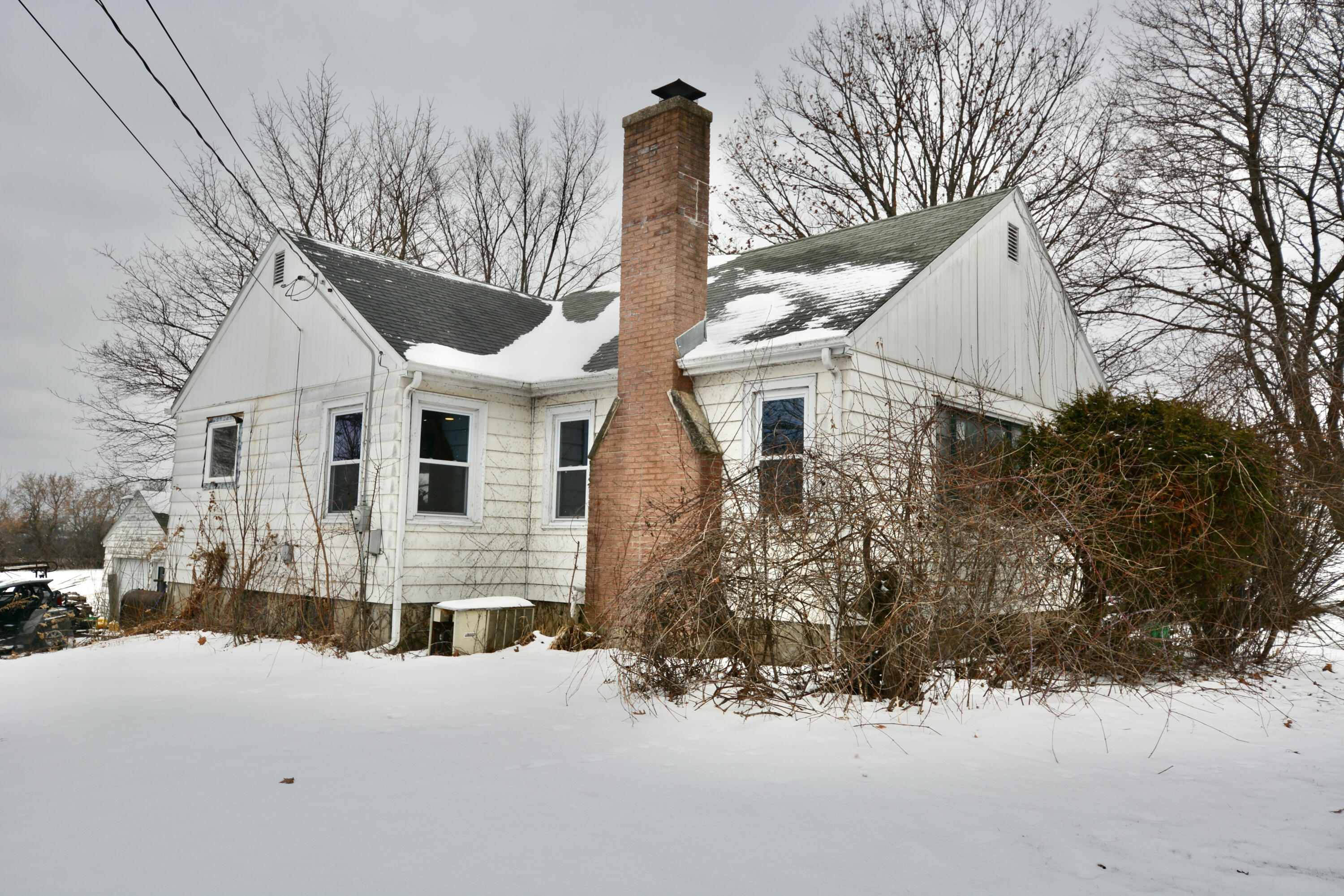 12001 West Donges Bay Road Mequon, WI 53097 - Photo 2 of 33 04976321-A41E-460B-9B59-CF697DDBA69E_1_2