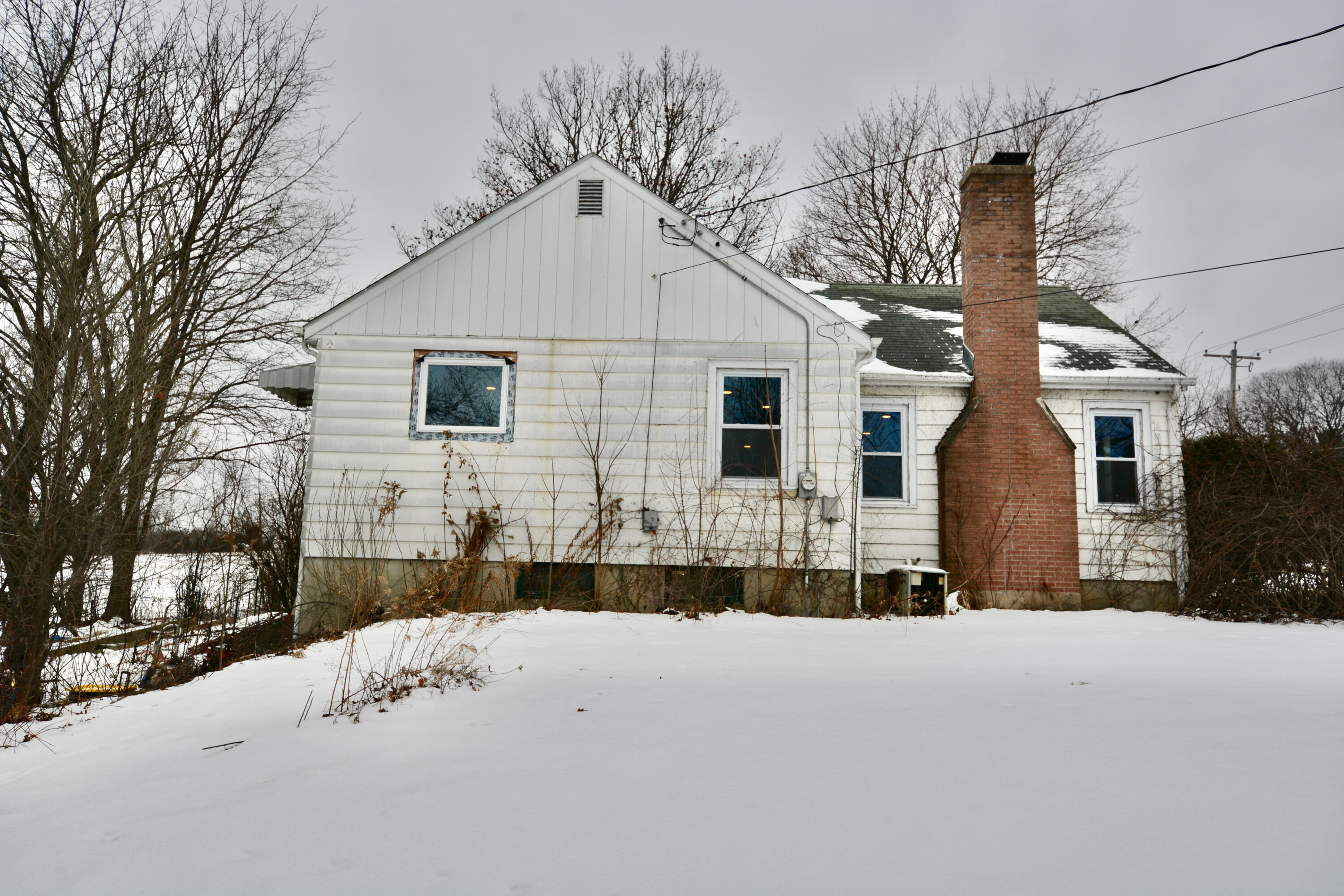 12001 West Donges Bay Road Mequon, WI 53097 - Photo 4 of 33 4B43DE1F-F4FB-43B3-9A76-A15C7357EEAC_1_2
