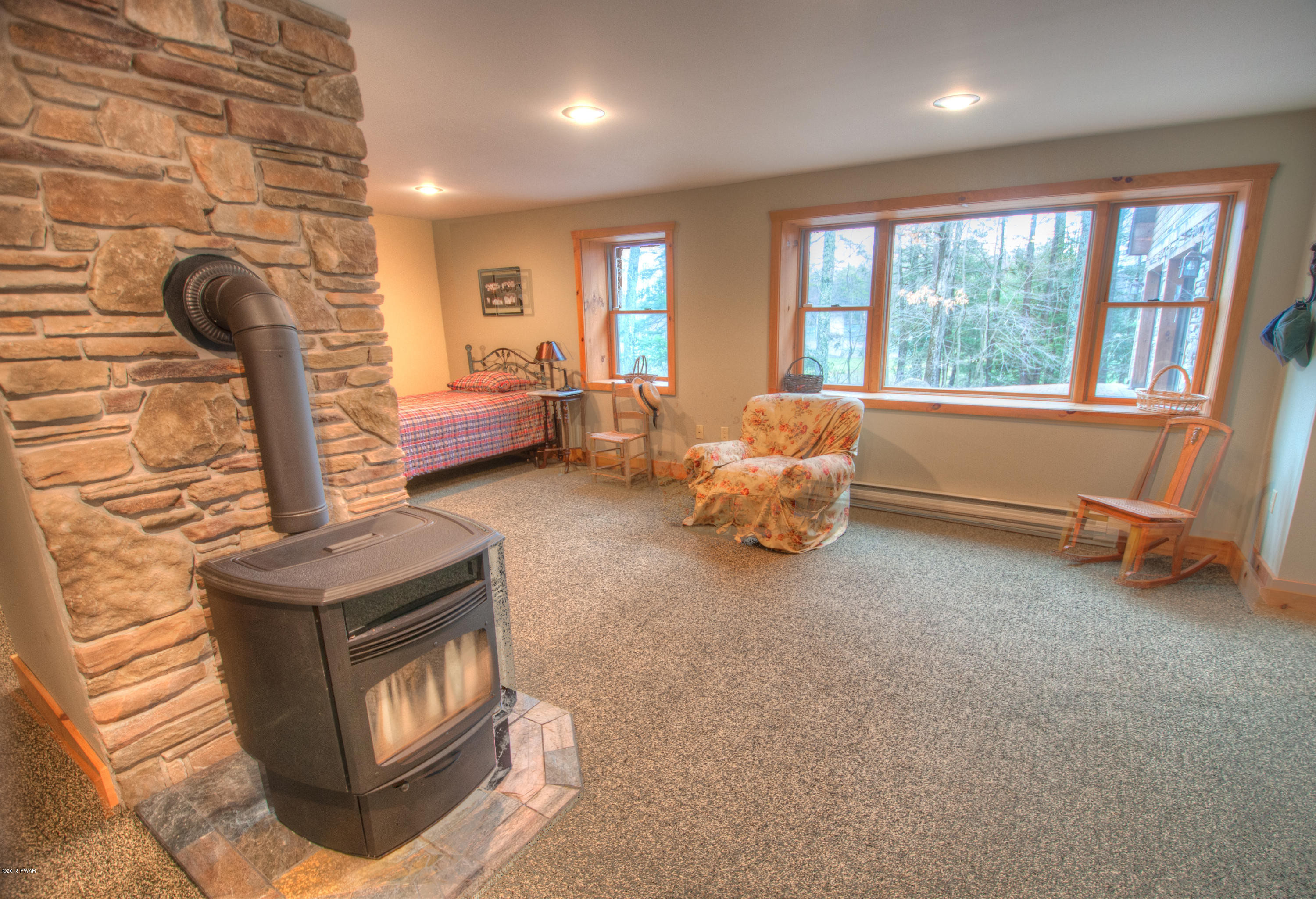 210 Gumbletown Road Paupack, PA 18451 - Photo 16 of 44 16-Family Room