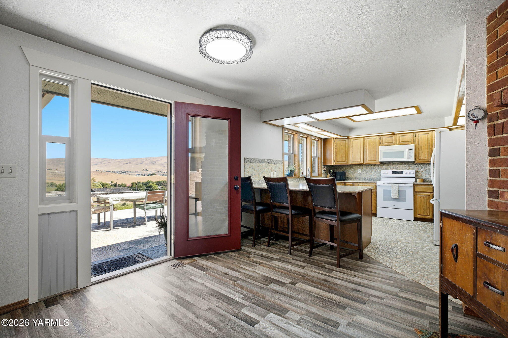 261 Westridge Road Selah, WA 98942 - Photo 15 of 31 KItchen/Dining to Patio & Pool