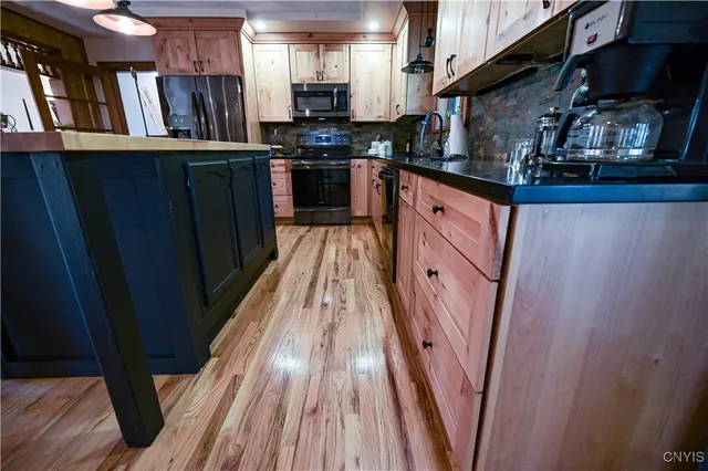 $399,900 | 9260 Latus Road, Paris, NY 13318