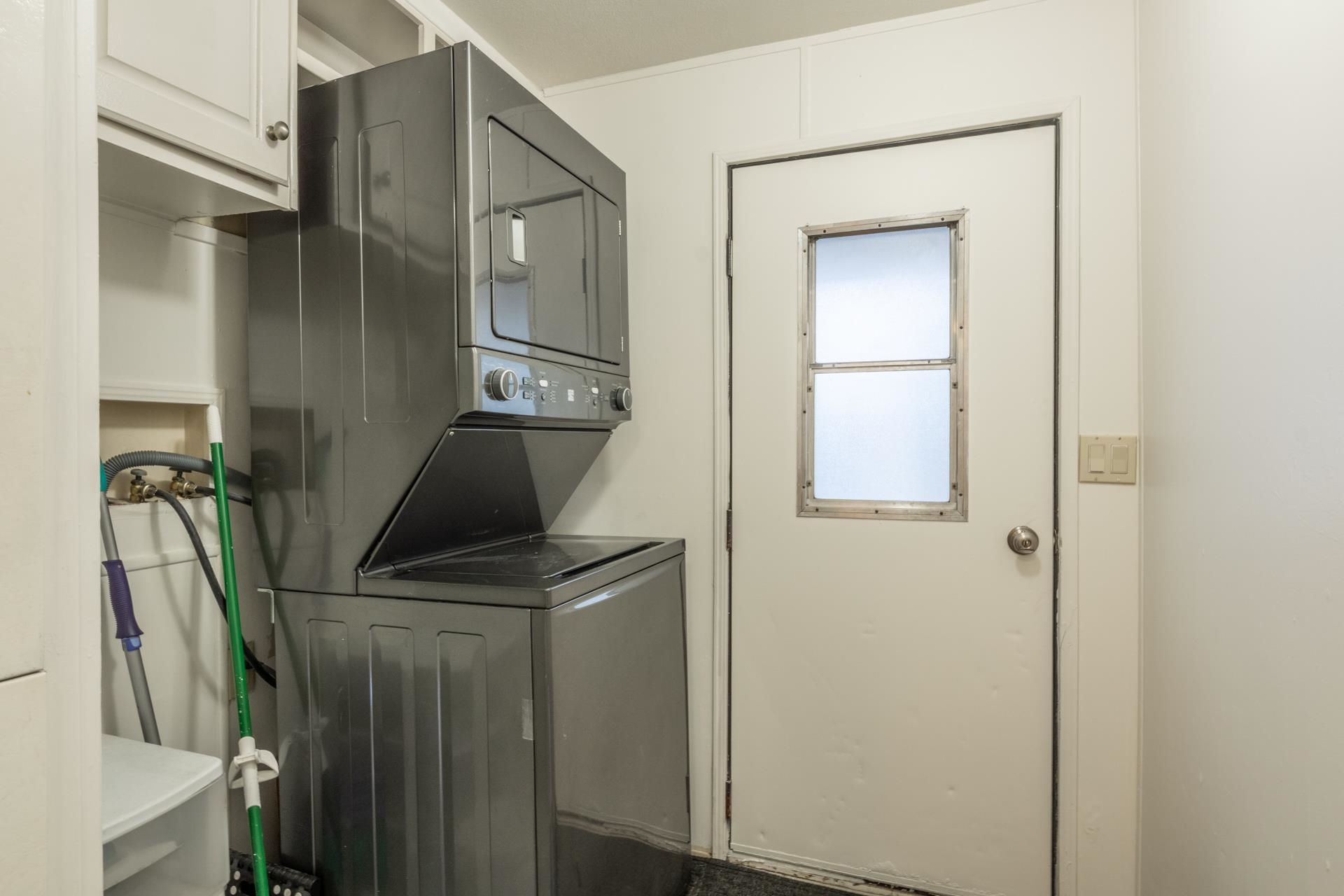 100 Ski Trails Road, Unit 51 Mammoth Lakes, CA 93546 - Photo 6 of 28 a bathroom with a sink a mirror and vanity