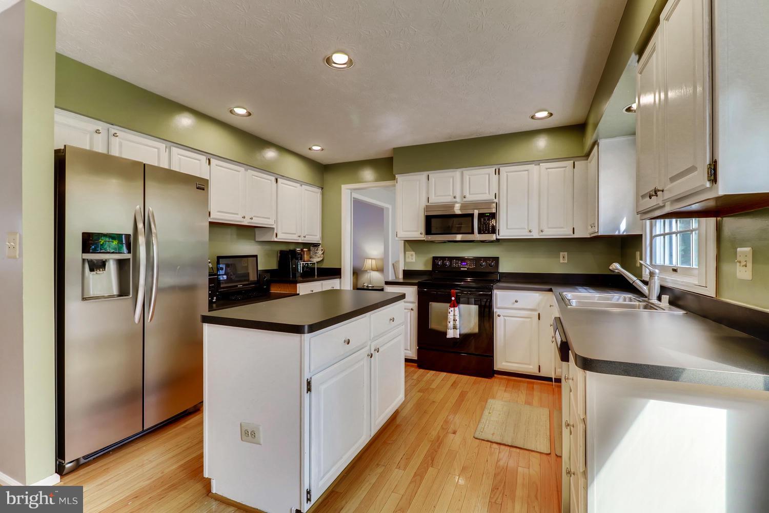 8313 Painted Rock Road Columbia, MD 21045 - Photo 8 of 30 Kitchen