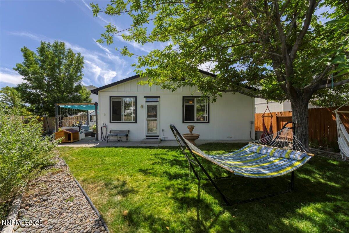 5921 Sapphire Ridge Court Reno, NV 89523 - Photo 25 of 31 a view of a house with swimming pool and a yard