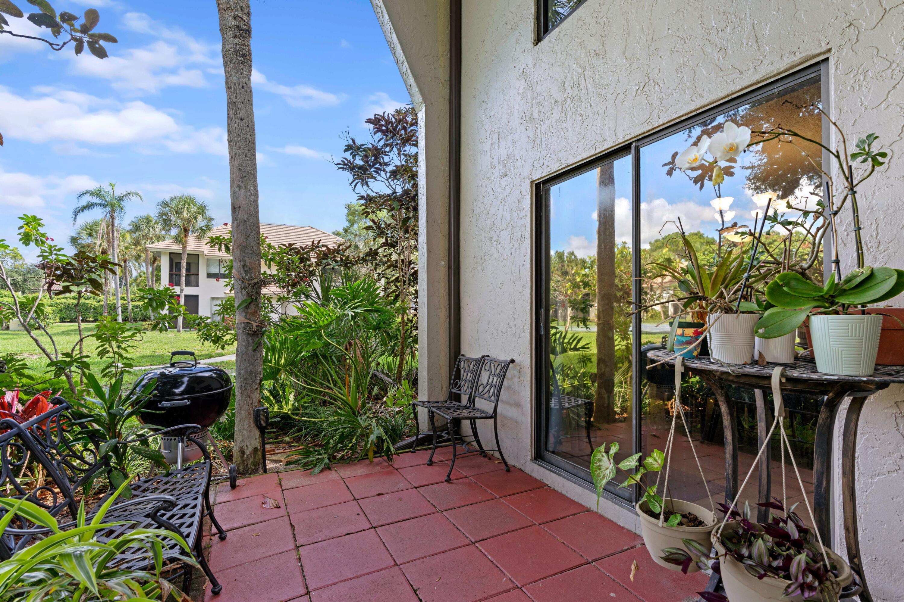 149 Northwest 70th Street, Unit 302B Boca Raton, FL 33487 - Photo 20 of 44 Backyard