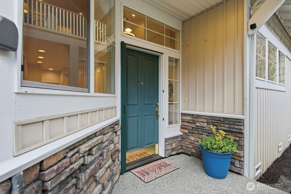 120 Newport Way Northwest, Unit 9 Issaquah, WA 98027 - Photo 3 of 40 a front view of a house with a garden