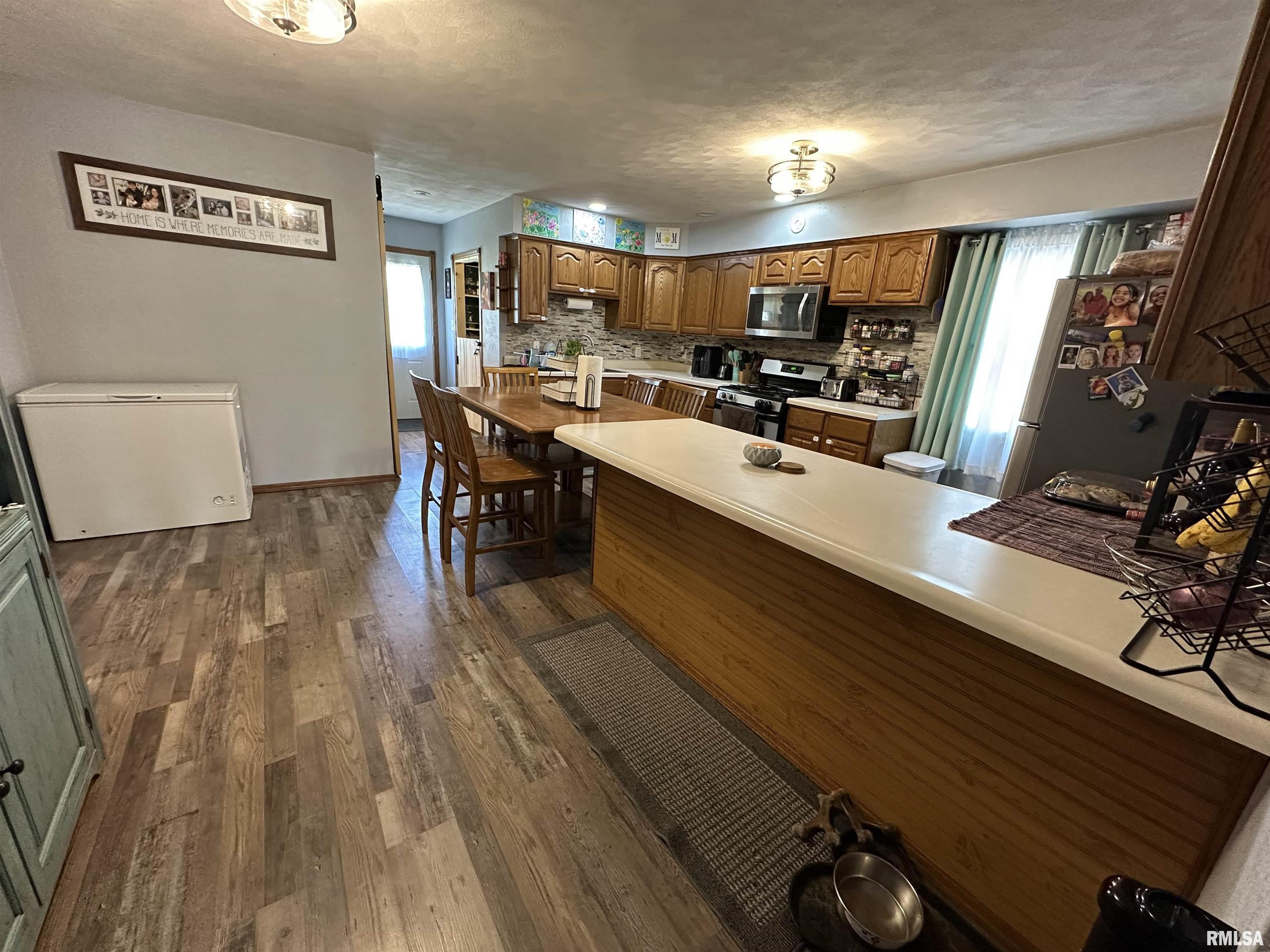 917 West Locust Street Canton, IL 61520 - Photo 5 of 11