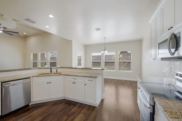 $424,900 | 8366 Ventura Boulevard, Selma, TX 78154