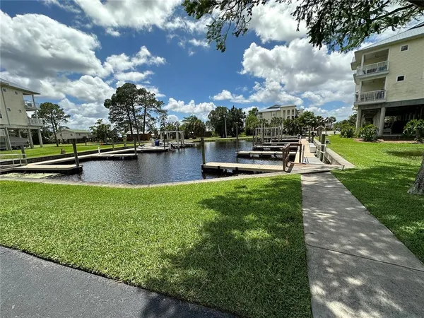 $308,900 | 54 Southeast Se 910 Avenue, Unit 210, Old Town, FL 32680