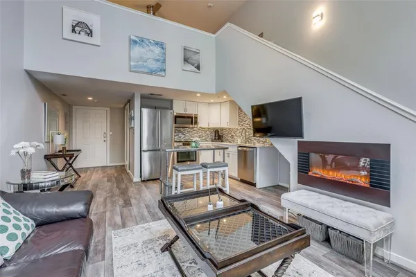 $1,800 | 5111 Manett Street, Unit 208, Dallas, TX 75206