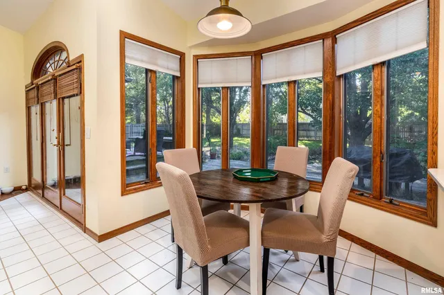 $329,900 | 600 Deer Lake Drive West, Carbondale, IL 62901