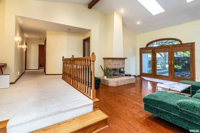 $329,900 | 600 Deer Lake Drive West, Carbondale, IL 62901