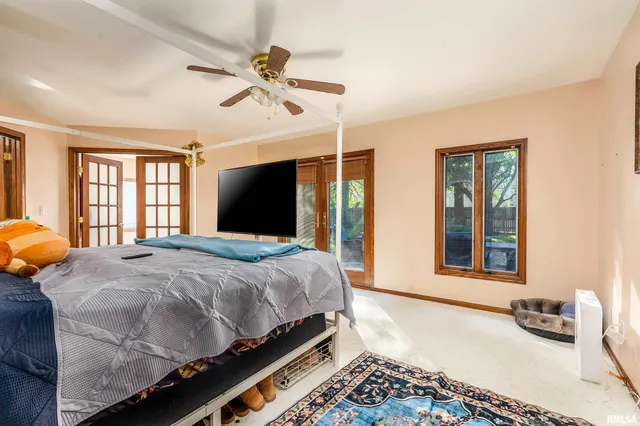 $329,900 | 600 Deer Lake Drive West, Carbondale, IL 62901