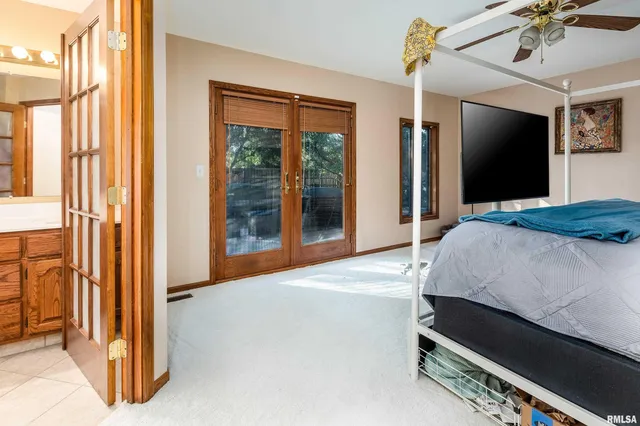 $329,900 | 600 Deer Lake Drive West, Carbondale, IL 62901