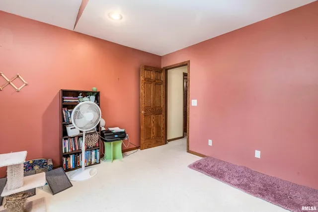 $329,900 | 600 Deer Lake Drive West, Carbondale, IL 62901