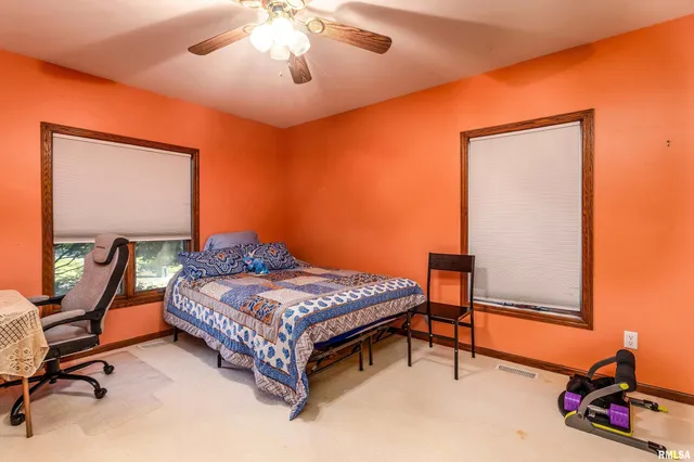 $329,900 | 600 Deer Lake Drive West, Carbondale, IL 62901