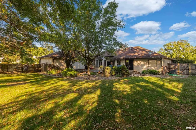 $329,900 | 600 Deer Lake Drive West, Carbondale, IL 62901