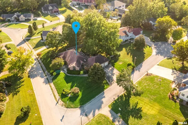 $329,900 | 600 Deer Lake Drive West, Carbondale, IL 62901