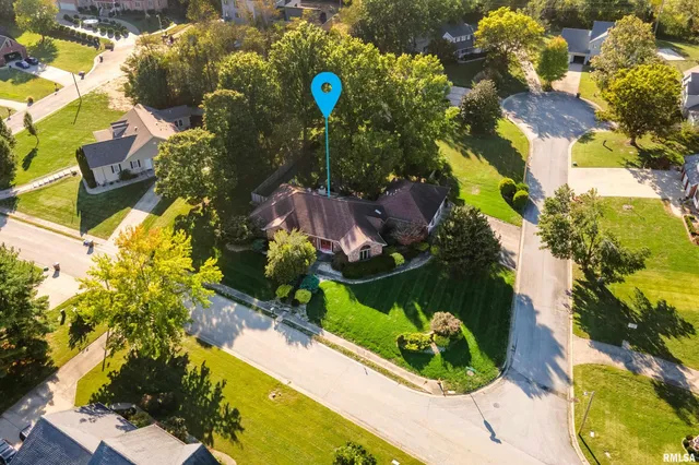 $329,900 | 600 Deer Lake Drive West, Carbondale, IL 62901