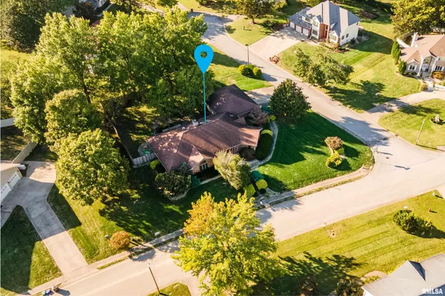 $329,900 | 600 Deer Lake Drive West, Carbondale, IL 62901