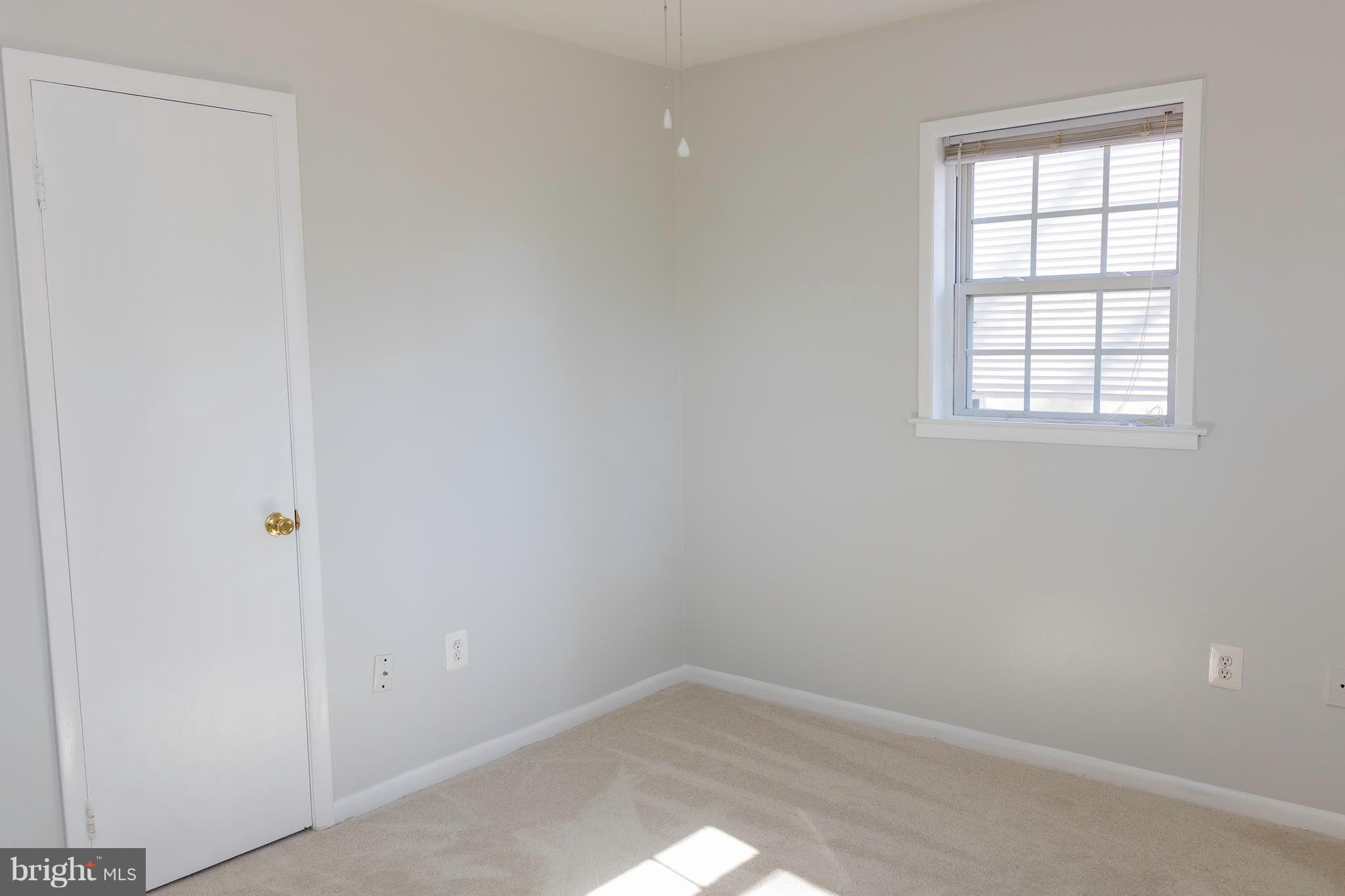 4141 Granby Road Woodbridge, VA 22193 - Photo 14 of 30 an empty room with a window