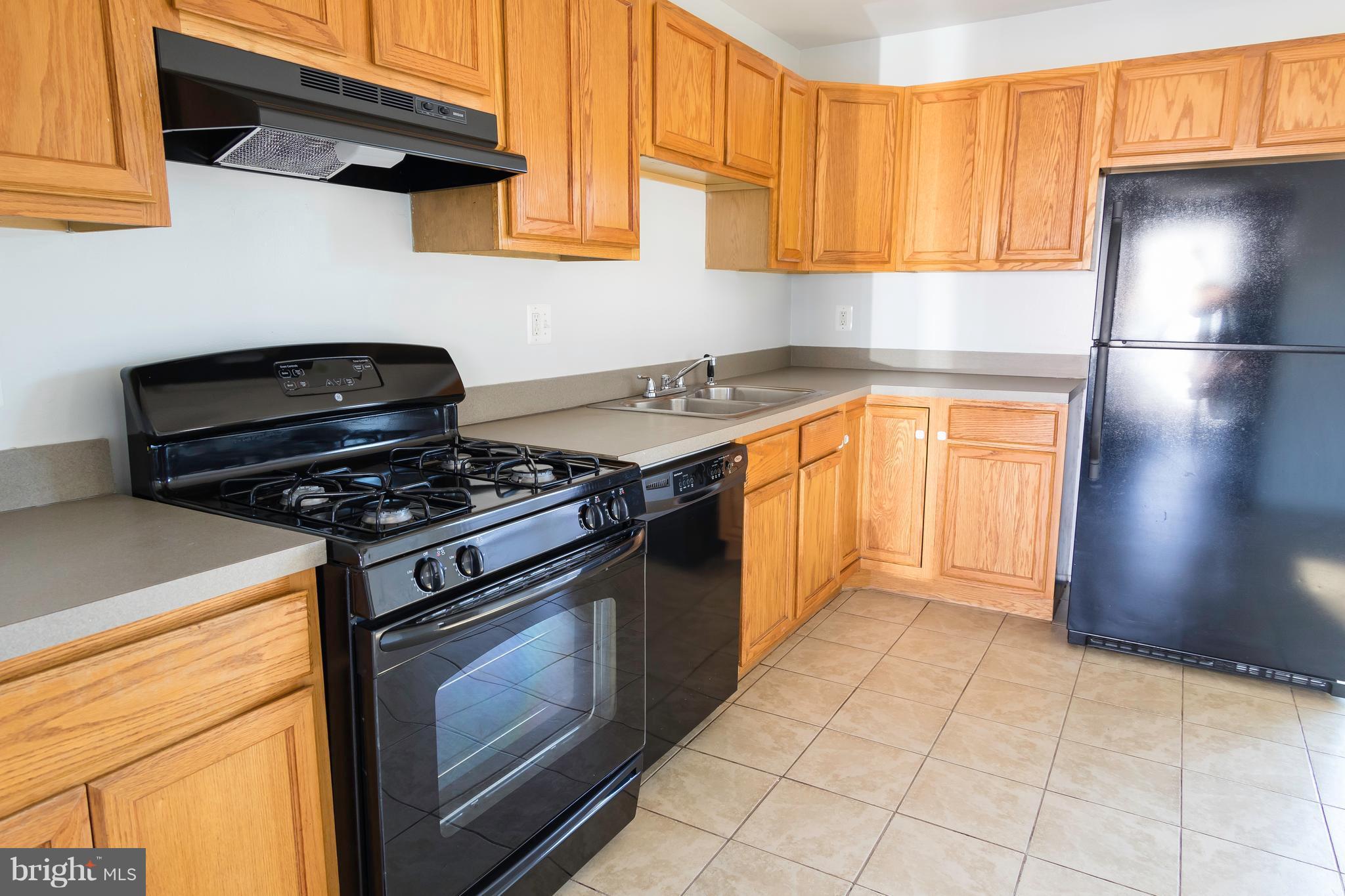4141 Granby Road Woodbridge, VA 22193 - Photo 6 of 30 a kitchen with stainless steel appliances granite countertop a stove and a refrigerator