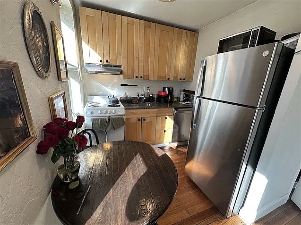 35 Charter Street, Unit 4 Boston, MA 02113 - Photo 5 of 11