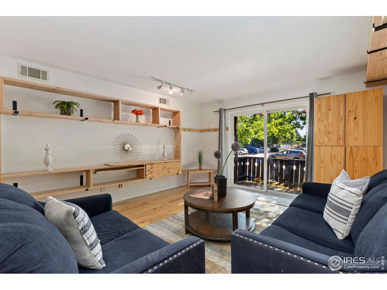 3250 Oneal Circle, Unit 10 Boulder, CO 80301 - Photo 7 of 20 a living room with furniture and a table